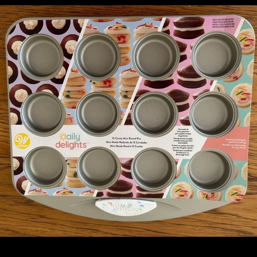 Set of 2 Wilton Non-Stick Donut Pan  12-Cavity - Picture 3 of 3